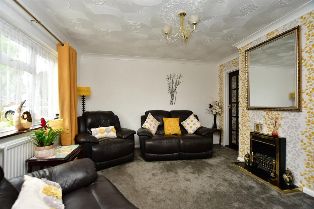 Hawthorne Avenue, Rainham, Gillingham, Kent 3 bed semidetached house