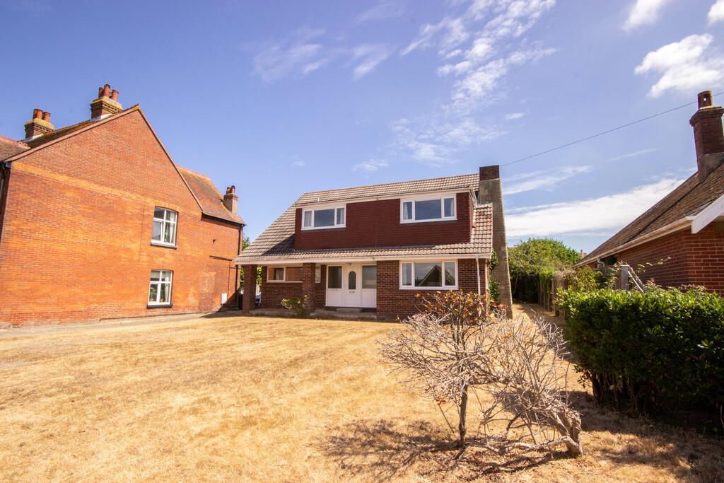 Old Road, East Cowes 3 bed detached house for sale £400,000