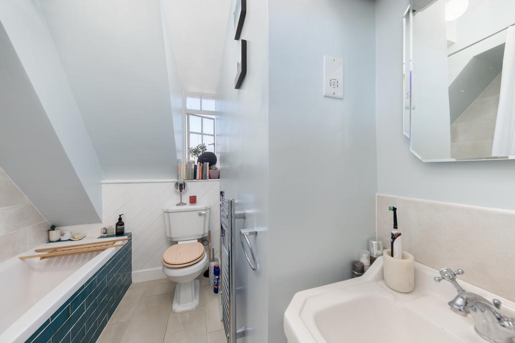Astral House F10- bath