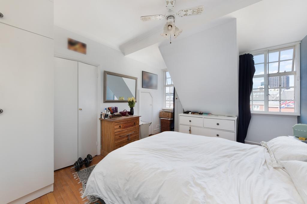 Astral House F10- bed