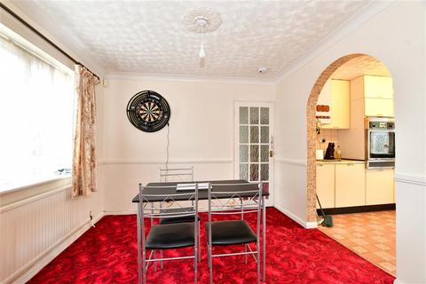 1 Bromfords Drive, Wickford, SS12 0NZ