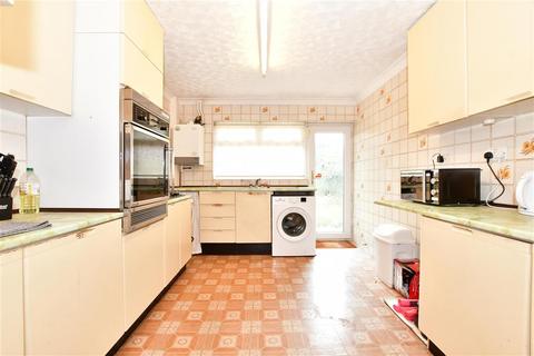 1 Bromfords Drive, Wickford, SS12 0NZ