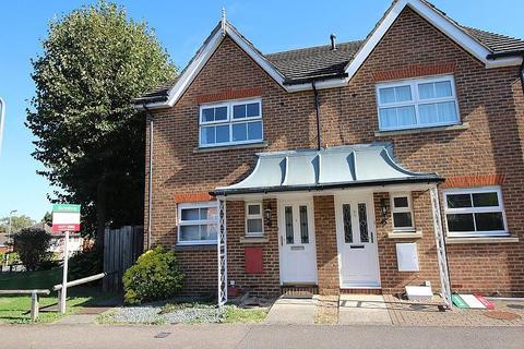 2 bedroom end of terrace house to rent - Burns Close, CM11