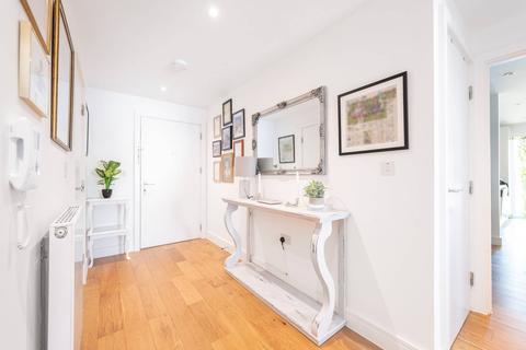 Flat 32, 8 Fairbourne Road, London, SW4 8DZ