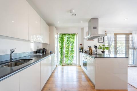 Flat 32, 8 Fairbourne Road, London, SW4 8DZ