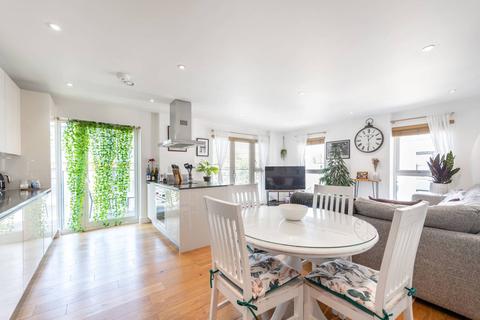 Flat 32, 8 Fairbourne Road, London, SW4 8DZ
