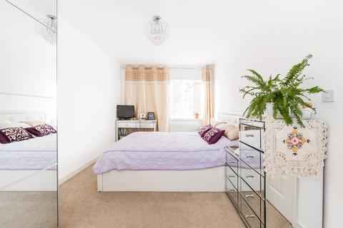2 bedroom flat for sale - John Burns Drive, Barking, IG11