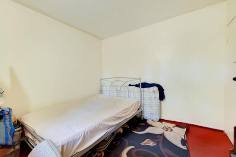 2 bedroom flat for sale - Charlton Crescent, Barking, IG11