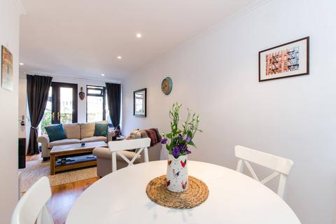 3 Beverley Close, London, SW11 2DF