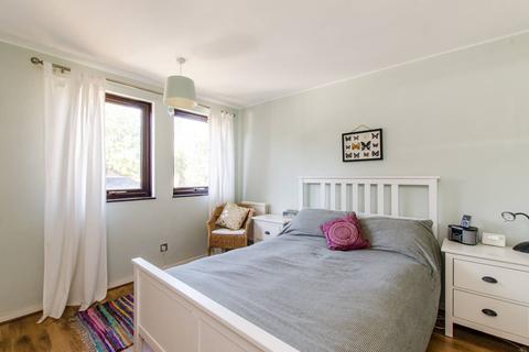 3 Beverley Close, London, SW11 2DF