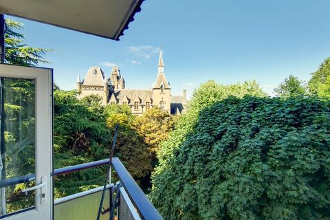 Flat 17, Morville House Fitzhugh Grove, London, SW18 3SD