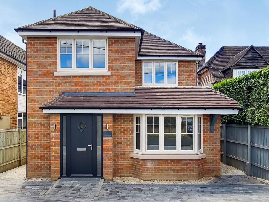 Westhorpe Road, Marlow, SL7 4 bed detached house £1,000,000