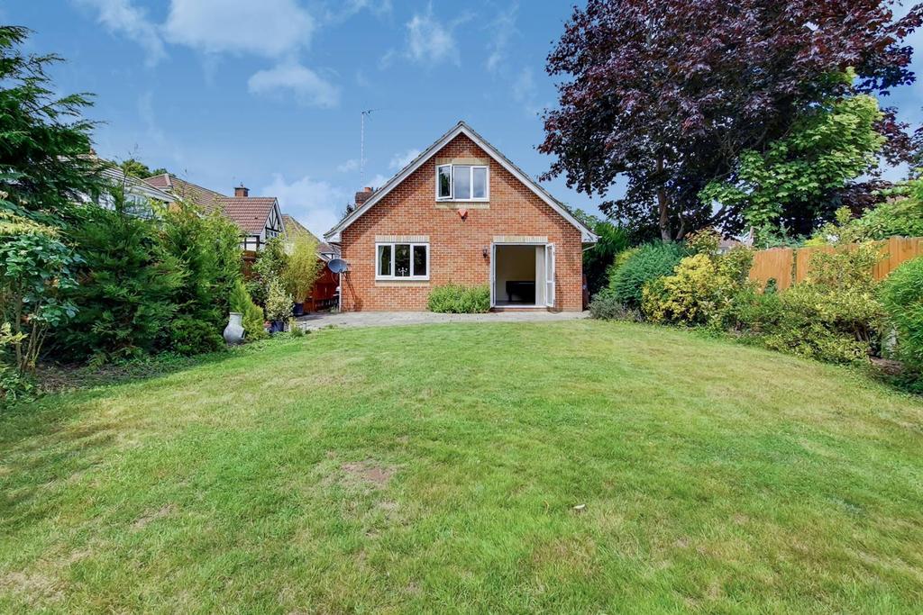 Fielding Gardens, SL3, Slough, SL3 4 bed detached house £1,000,000