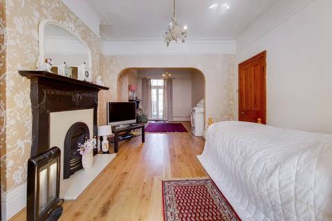 6 bedroom semi-detached house for sale - Queens Road, Windsor, SL4