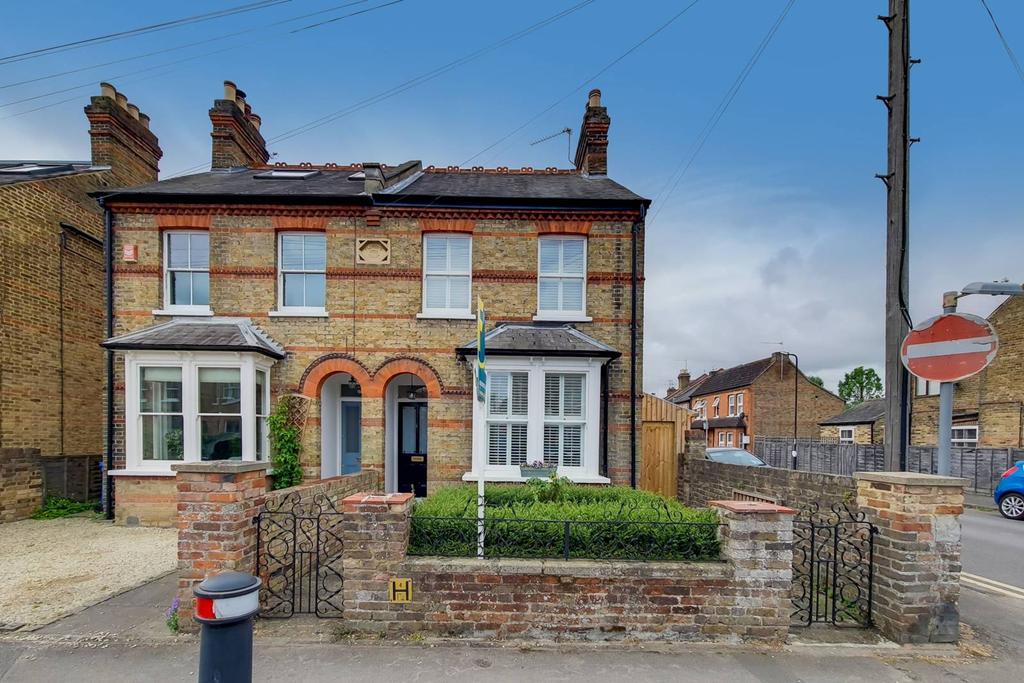 Bolton Road, Windsor, SL4 4 bed semidetached house £850,000