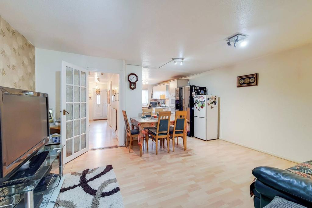 Teesdale Road, Slough, SL2 2 bed terraced house for sale £360,000