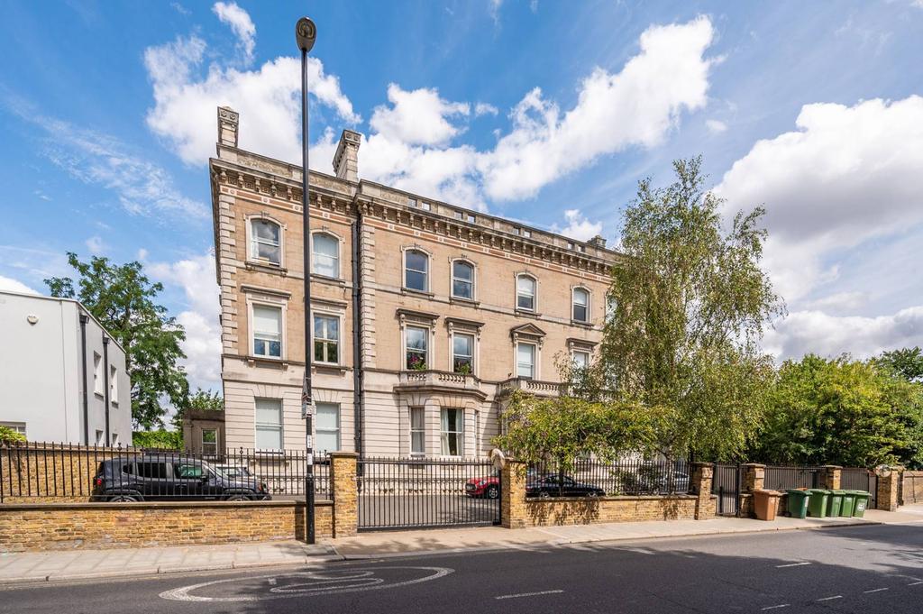 Lee Terrace, Blackheath, London, SE3 2 bed flat £825,000