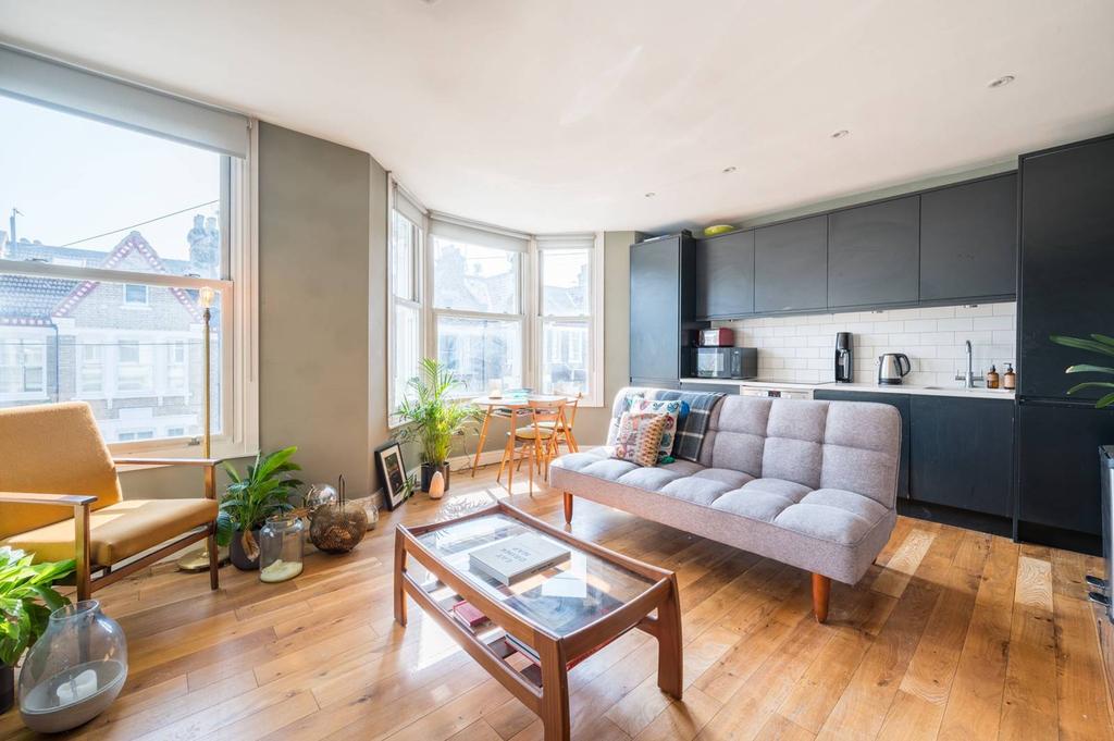 Leander Road, Brixton, London, SW2 2 bed flat for sale £525,000