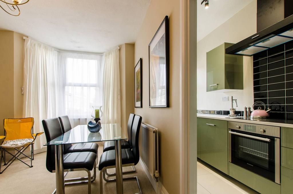 Herne Hill Road, Herne Hill, London... 2 bed flat £1,850 pcm (£427 pw)