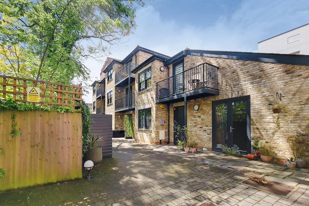 Gordon Close, Archway, London, N19 1 bed flat for sale £525,000