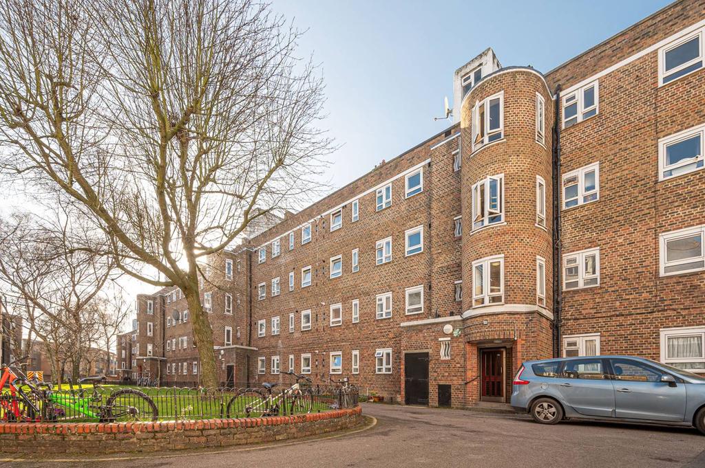 Chestnut House, Chalk Farm, London, NW3 3 bed flat £500,000