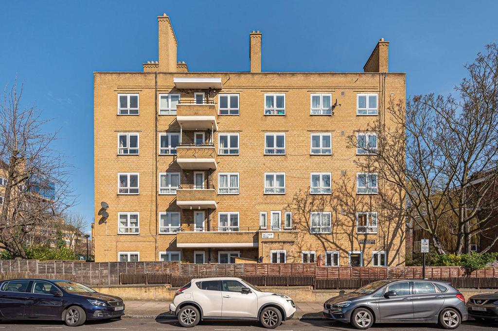 Dalmeny Avenue, Tufnell Park, London, N7 2 bed flat £450,000