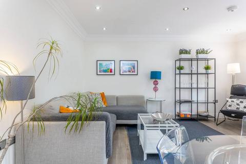 61e Gunnersbury Lane, London, W3 8ED