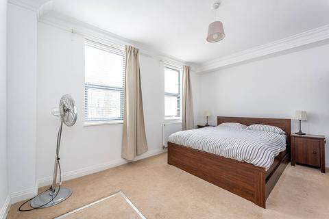 61e Gunnersbury Lane, London, W3 8ED