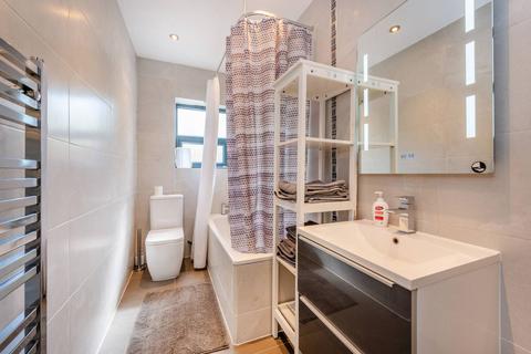 61e Gunnersbury Lane, London, W3 8ED