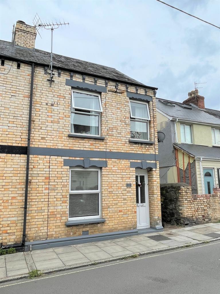 1 Brookdale Terrace, Barnstaple, EX32 9 HZ