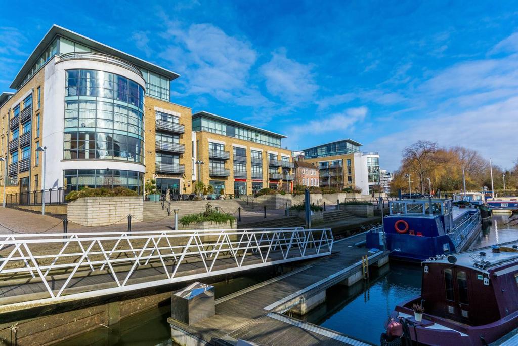 Ferry Quays, Brentford, TW8 1 bed flat £300,000