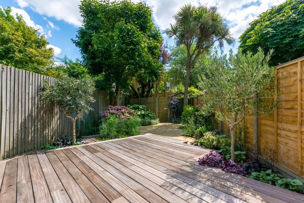 Bridgman Road, Chiswick, London, W4 4 bed house £4,312 pcm (£995 pw)