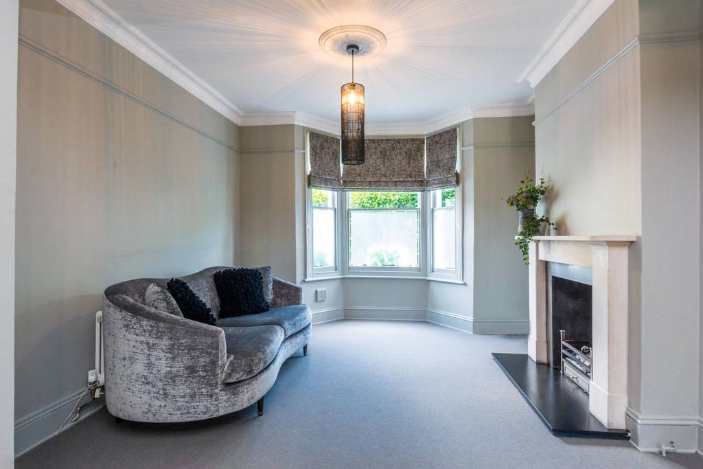 Bridgman Road, Chiswick, London, W4 4 bed house £4,312 pcm (£995 pw)