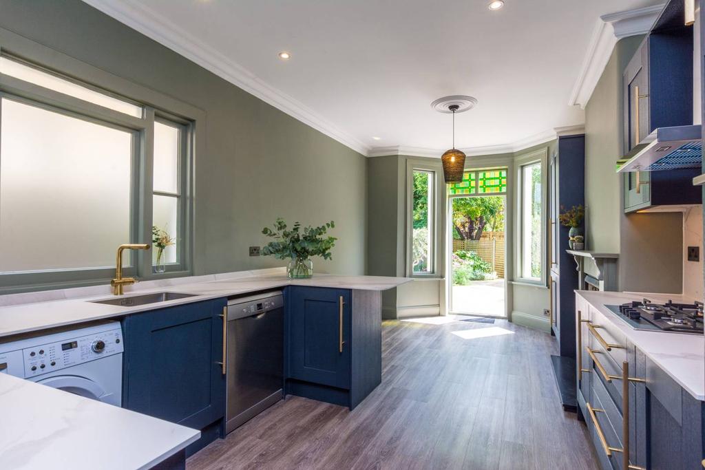 Bridgman Road, Chiswick, London, W4 4 bed house £4,312 pcm (£995 pw)