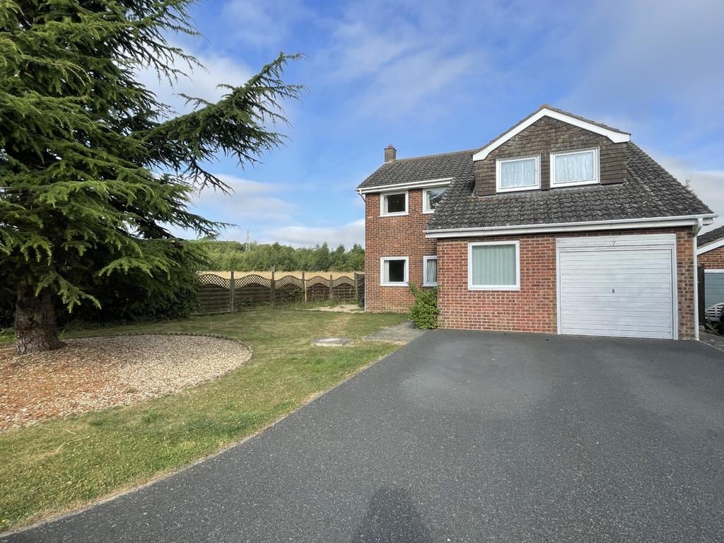 Don Close,Oakham,LE15 6JS 4 bed detached house £425,000