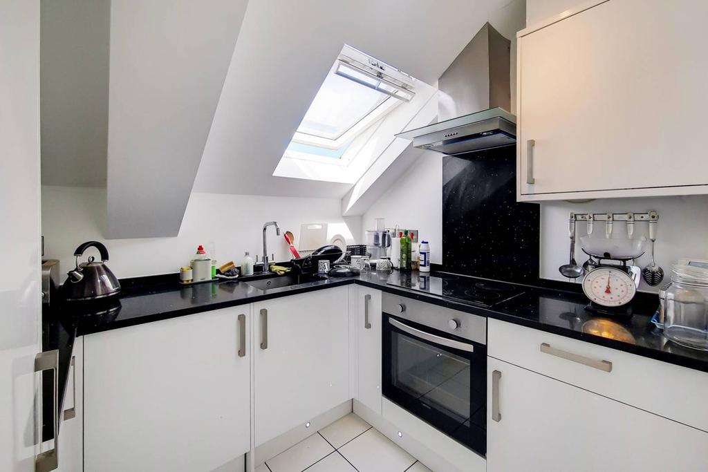 Junction Road, South Croydon, CR2 2 bed flat £275,000