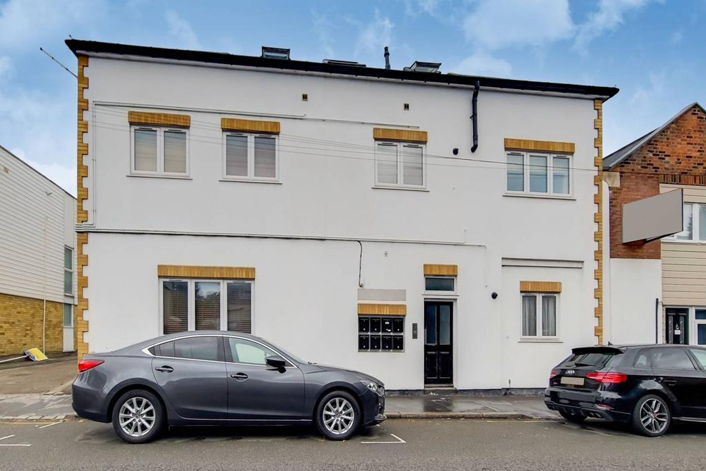 Junction Road, South Croydon, CR2 2 bed flat £275,000