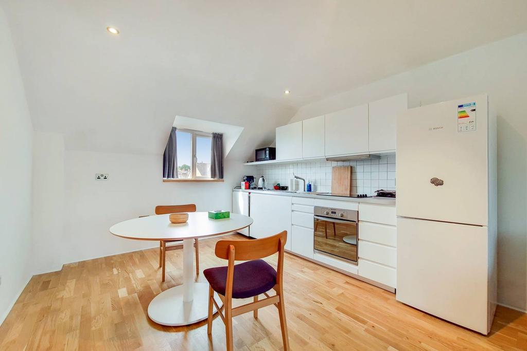 Leslie Park, East Croydon, Croydon, CR0 1 bed flat £275,000