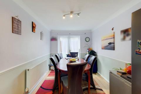 23 Weighton Road, London, SE20 8TN