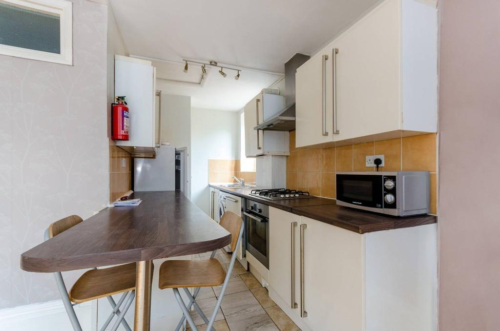 Beulah Hill, Crystal Palace, London, SE19 2 bed flat for sale - £285,000