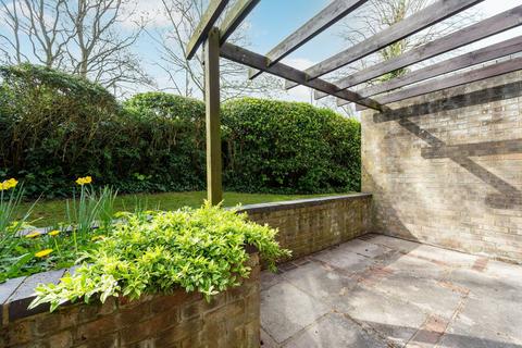 1 Freethorpe Close, London, SE19 3LX