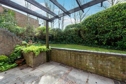 1 Freethorpe Close, London, SE19 3LX