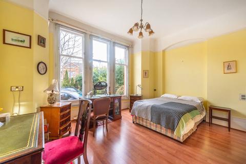 9a Park Hill, London, W5 2JS