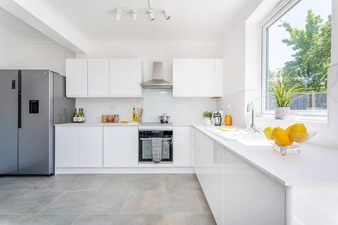 27 Crossway, London, W13 0AX