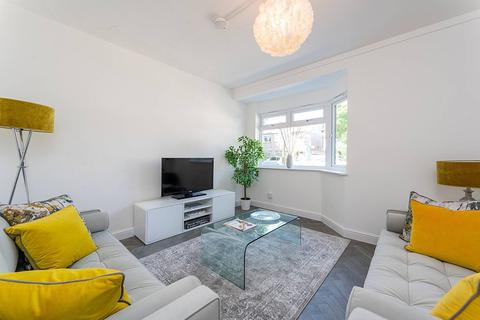 27 Crossway, London, W13 0AX