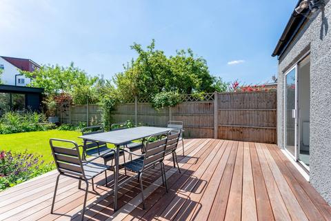 27 Crossway, London, W13 0AX