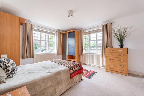 Flat 1, York House Queens Drive, London, W3 0HG