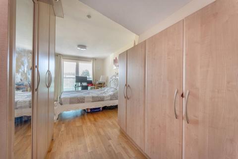 2 bedroom flat for sale, Uxbridge Road, Ealing Broadway, London, W5