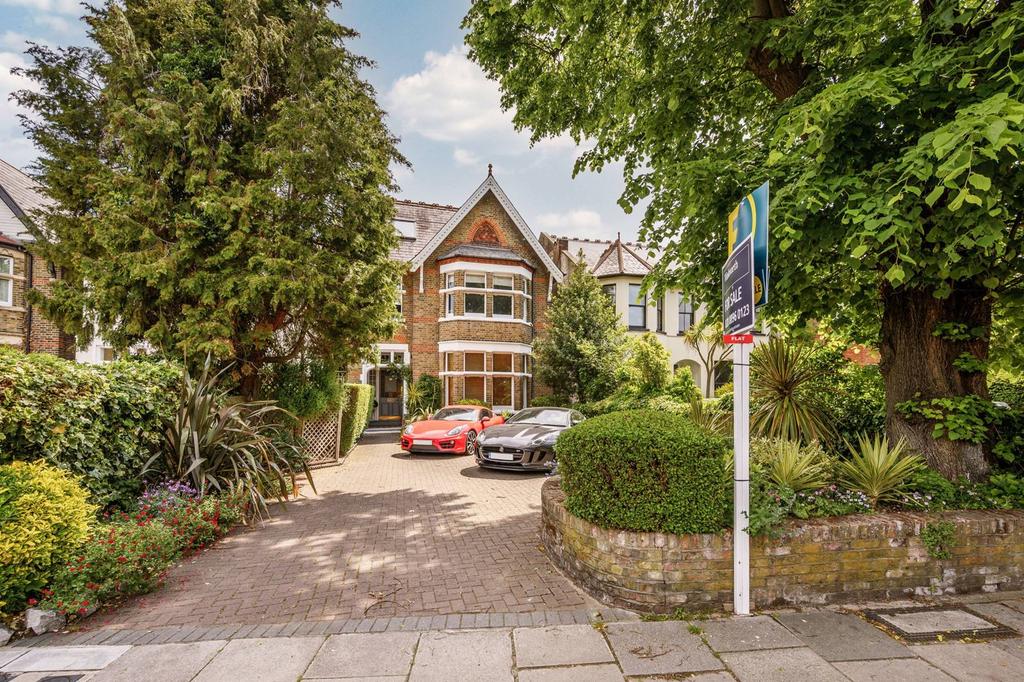 Inglis Road, Ealing Common, London, W5 2 bed flat £475,000