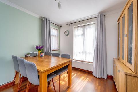 11 Hanger View Way, London, W3 0EX